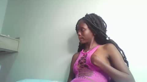 Snapshot of slim_ebony2006 chatting on 10.11.25 Anna online show from 10.11.25