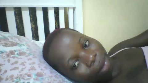 slim_petite_ebony online show from 01.21.25