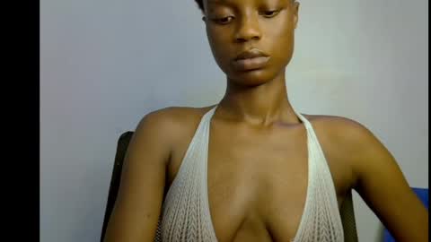 Snapshot of slim_petitqueen chatting on 05.15.26 Alice online show from 05.15.26
