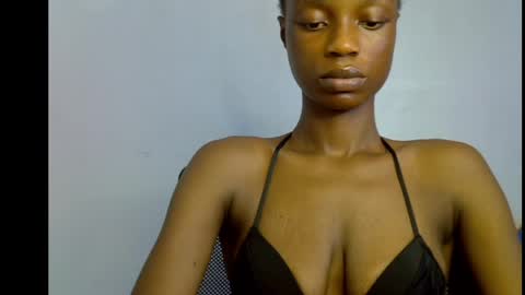Snapshot of slim_petitqueen chatting on 05.20.26 Alice online show from 05.20.26