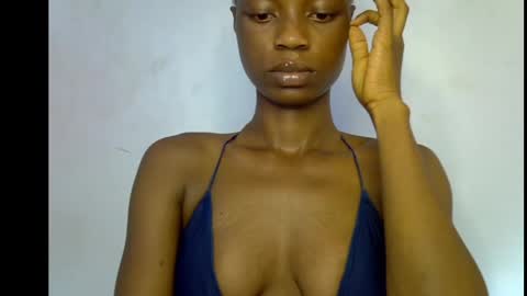 Snapshot of slim_petitqueen chatting on 05.27.26 Alice online show from 05.27.26