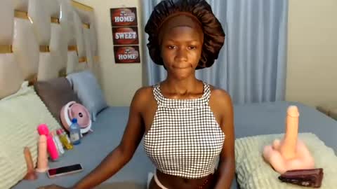 Snapshot of slimqueenbae chatting on 07.18.26 slimqueenbae online show from 07.18.26