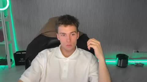 Snapshot of slippery_baby chatting on 06.22.26 Mila online show from 06.22.26