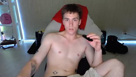Snapshot of slippery_baby chatting on 07.13.26 Mila online show from 07.13.26