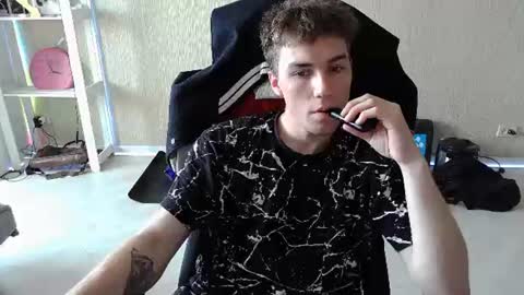 Snapshot of slippery_baby chatting on 07.15.26 Mila online show from 07.15.26