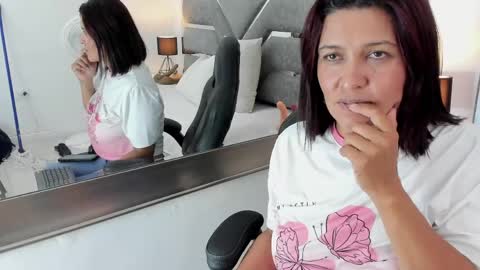 slut_milf_ online show from 04.18.26