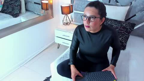 slut_milf_ online show from 05.09.26