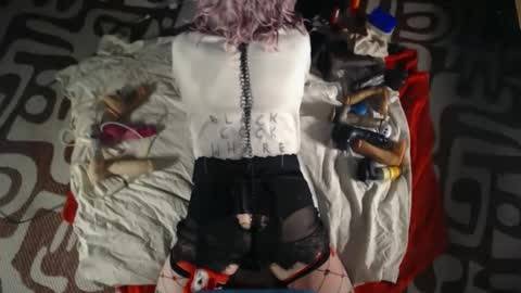 Snapshot of slutgurl_pdx chatting on 11.01.25 slutgurl_pdx online show from 11.01.25