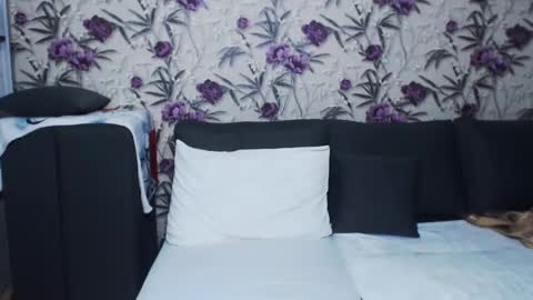 Snapshot of slutishmami chatting on 12.23.24 slutihmami online show from 12.23.24