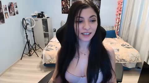 small_horny_girl online show from 11.23.25