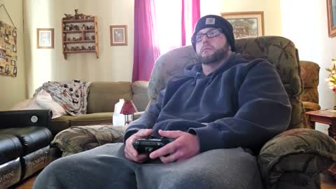 Snapshot of smalltownbighandsome chatting on 12.14.25 smalltownbighandsome online show from 12.14.25