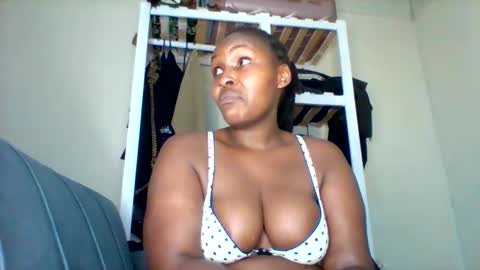 Snapshot of smartqueen1 chatting on 10.21.25 Katerina online show from 10.21.25