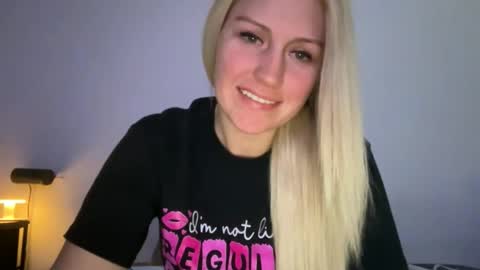 Snapshot of smexxii93 chatting on 12.17.25 smexxii93 online show from 12.17.25