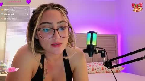 Snapshot of smexy_bun chatting on 12.19.25 Smexy online show from 12.19.25