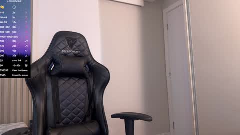 Snapshot of smilee_girl chatting on 12.12.24 Emily Burns online show from 12.12.24