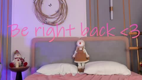 Snapshot of smiley_mia_ chatting on 12.29.24 Mia online show from 12.29.24