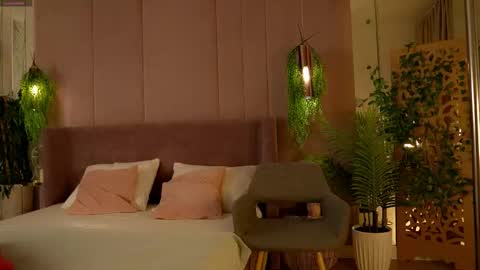 Mia online show from 11.08.25