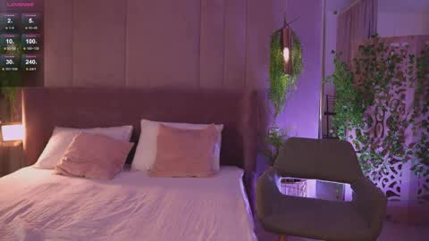 Mia online show from 11.24.25