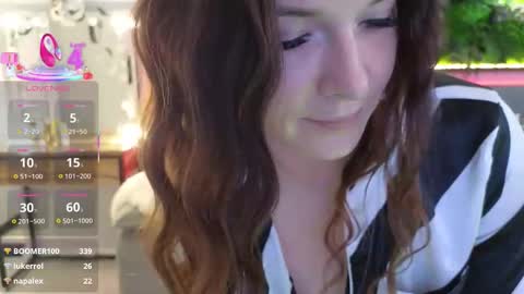 Snapshot of smilym chatting on 10.26.25 smilym online show from 10.26.25