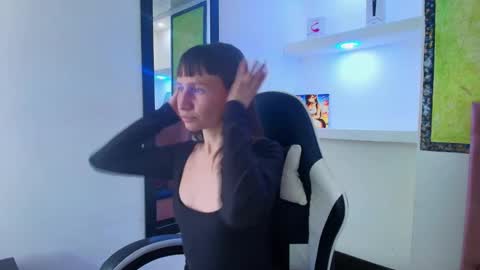 Snapshot of smith_rosse chatting on 11.18.25 smith online show from 11.18.25