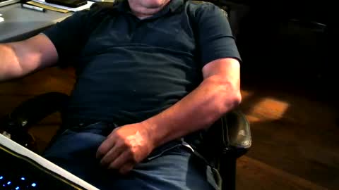 Snapshot of smly chatting on 09.13.25 smly online show from 09.13.25