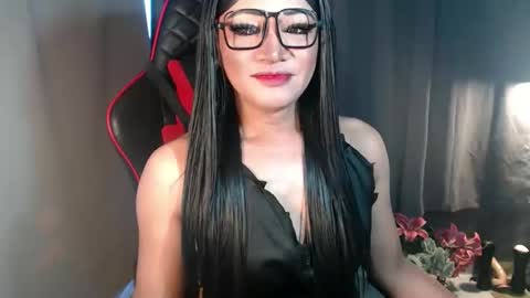 Snapshot of smokeprincess chatting on 10.26.25 Amanda online show from 10.26.25