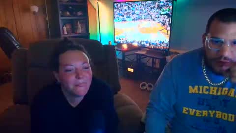 Snapshot of smokewithus2519 chatting on 10.26.25 Come Smoke With Us online show from 10.26.25