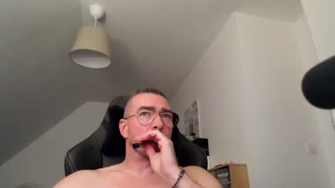 AllDayIDream online show from 08.04.26