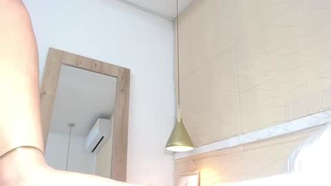 Snapshot of sneakyy_fantasy chatting on 01.14.25 Hellen  online show from 01.14.25