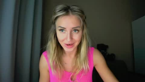 Snapshot of snezanablond chatting on 01.31.25 Sneja online show from 01.31.25