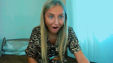 Snapshot of snezanablond chatting on 03.13.26 Sneja online show from 03.13.26