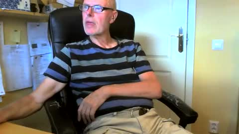 snickarn335731 online show from 05.24.26