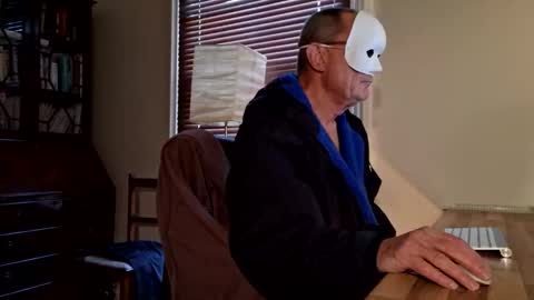 Snapshot of snooty05 chatting on 01.27.25 Snooty online show from 01.27.25