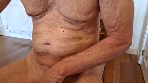 Snapshot of snooty05 chatting on 09.11.25 Snooty online show from 09.11.25