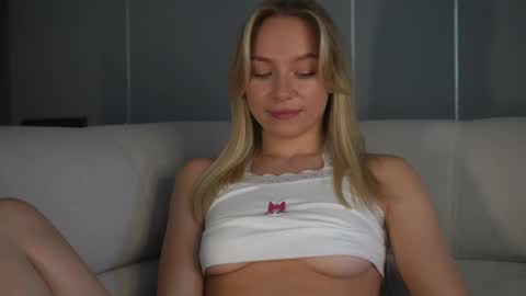 Candice Snow online show from 02.11.25