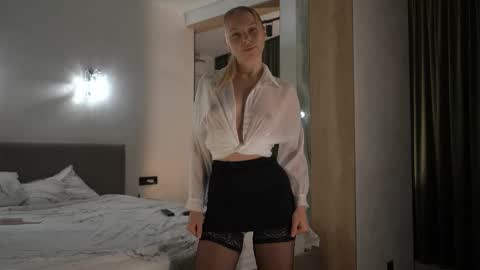 Candice Snow online show from 10.14.25