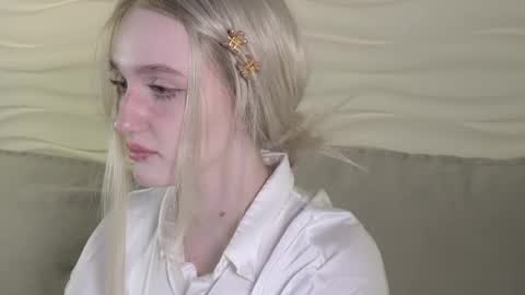 Snapshot of snowflakeskitty chatting on 05.06.26 Ellie online show from 05.06.26