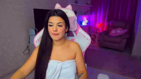 Snapshot of snowingwinter chatting on 11.25.25 snowingwinter online show from 11.25.25