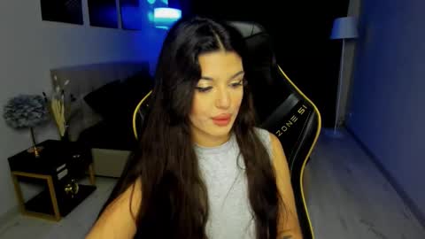 Snapshot of snowingwinter chatting on 12.04.25 snowingwinter online show from 12.04.25