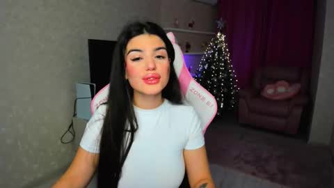 Snapshot of snowingwinter chatting on 12.16.25 snowingwinter online show from 12.16.25