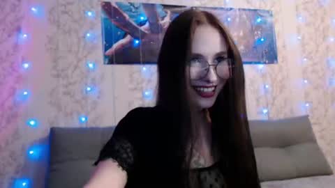 SnowWhate 00 online show from 06.25.26