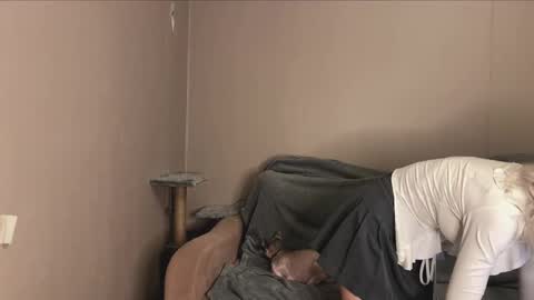 snowy_alice online show from 10.11.25