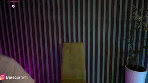 Snapshot of sochnogirls chatting on 10.27.25 Yesenia online show from 10.27.25