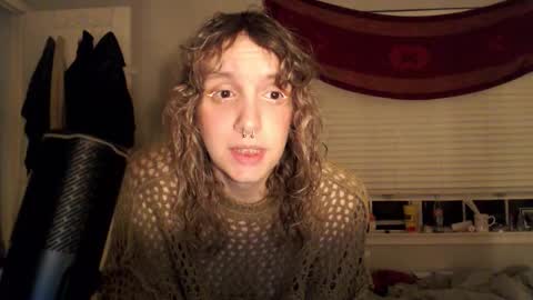 Snapshot of soffpurr chatting on 11.06.25 Lilytea online show from 11.06.25