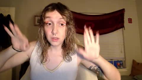 Snapshot of soffpurr chatting on 11.30.25 Lilytea online show from 11.30.25