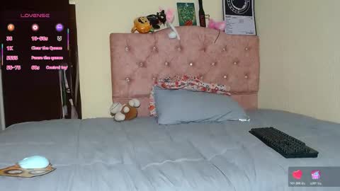 Soffy Moore online show from 11.06.25