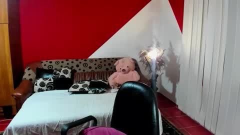 Snapshot of soffy_skye chatting on 11.29.25 Soffy online show from 11.29.25