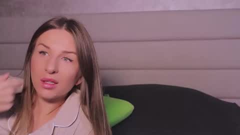 Snapshot of soffyasi chatting on 11.12.25 soffyasi online show from 11.12.25