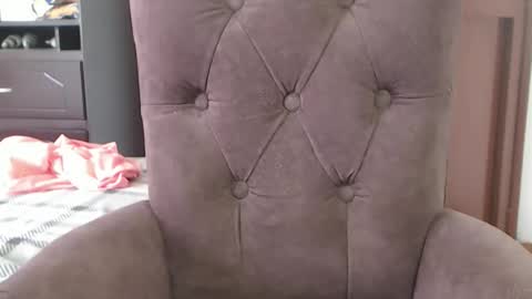 Sofa Castellanos online show from 05.14.26