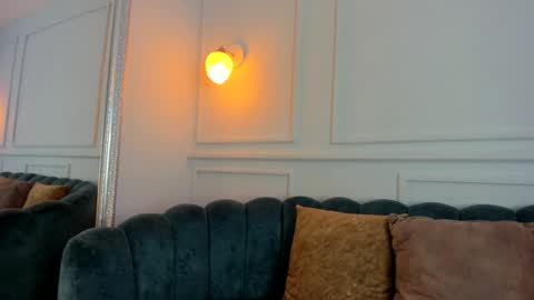 Snapshot of sofi_moreno chatting on 12.26.24 Sofi online show from 12.26.24